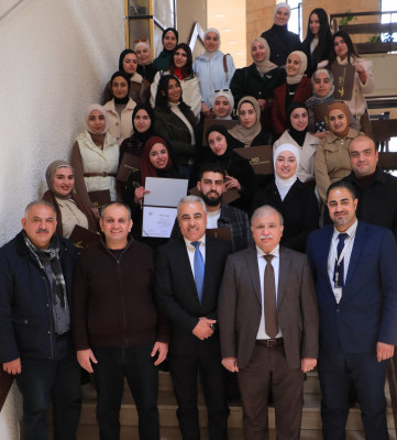 البنك الإسلامي العربي يختتم برنامجًا تدريبيًا لطلبة جامعة النجاح الوطنية في نابلس